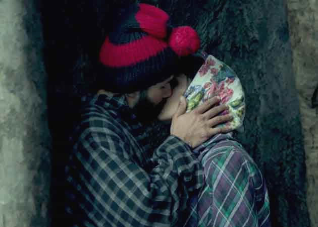 Tiger shroff and Shraddha kapoor's steamy kiss in Baaghi