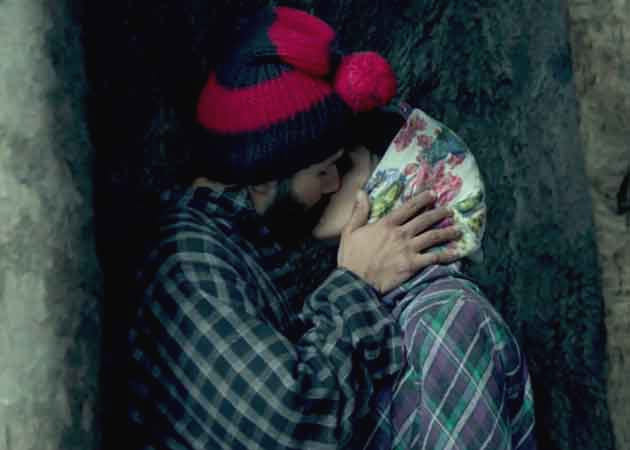 Tiger shroff and Shraddha kapoor's steamy kiss in Baaghi