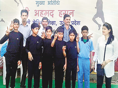  yoga teem ne lakhanoo mein laharaaya paracham Yoga team flag waved in Lucknow