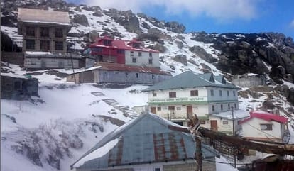 Shimla News: चूड़धार मंदिर के गर्भगृह में लोगों का प्रवेश निषेध, कमेटी ने लिया फैसला Shimla News: Entry of people prohibited in the sanctum sanctorum of Churdhar temple, committee took decision