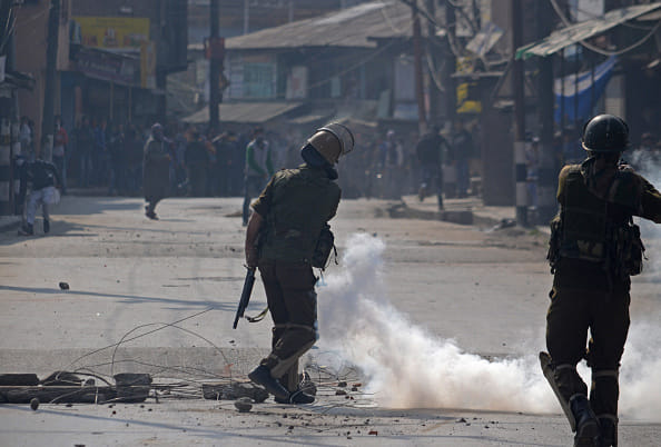 clashes in Srinagar as cops stop protest 
