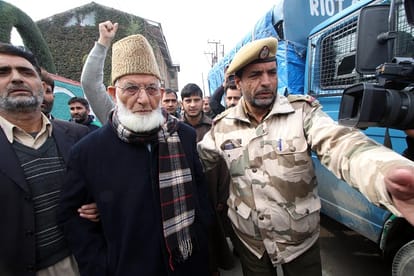 clashes in Srinagar as cops stop protest 