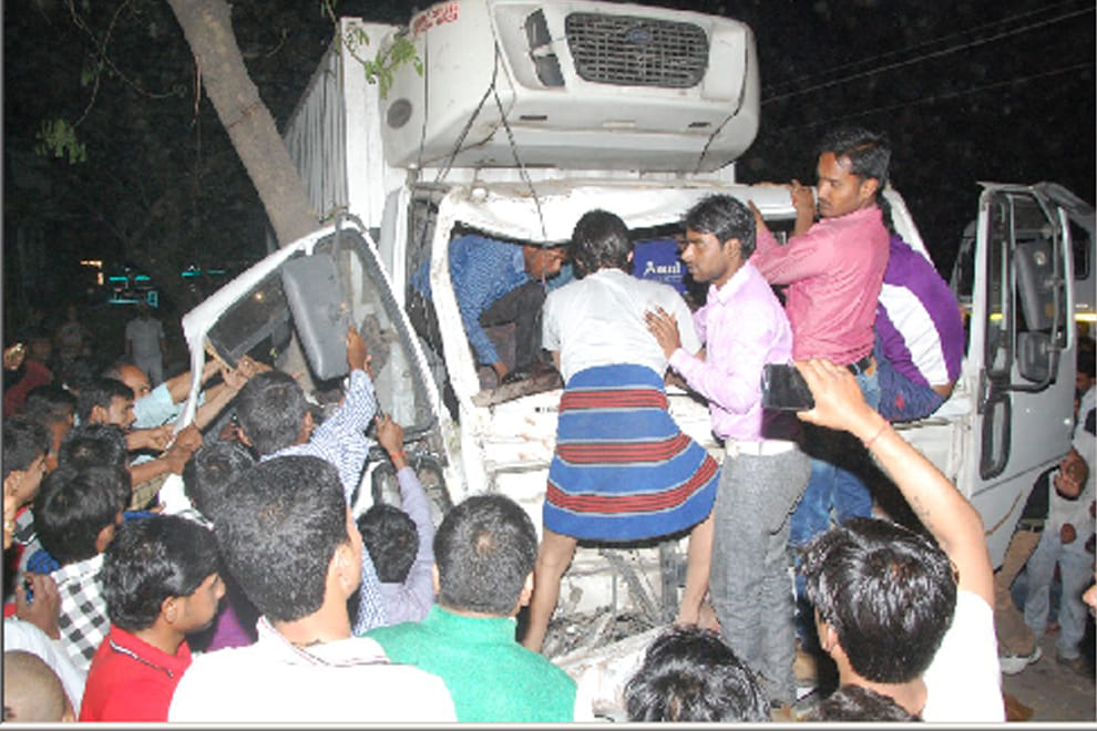 one driver crused between two trucks, death on spot