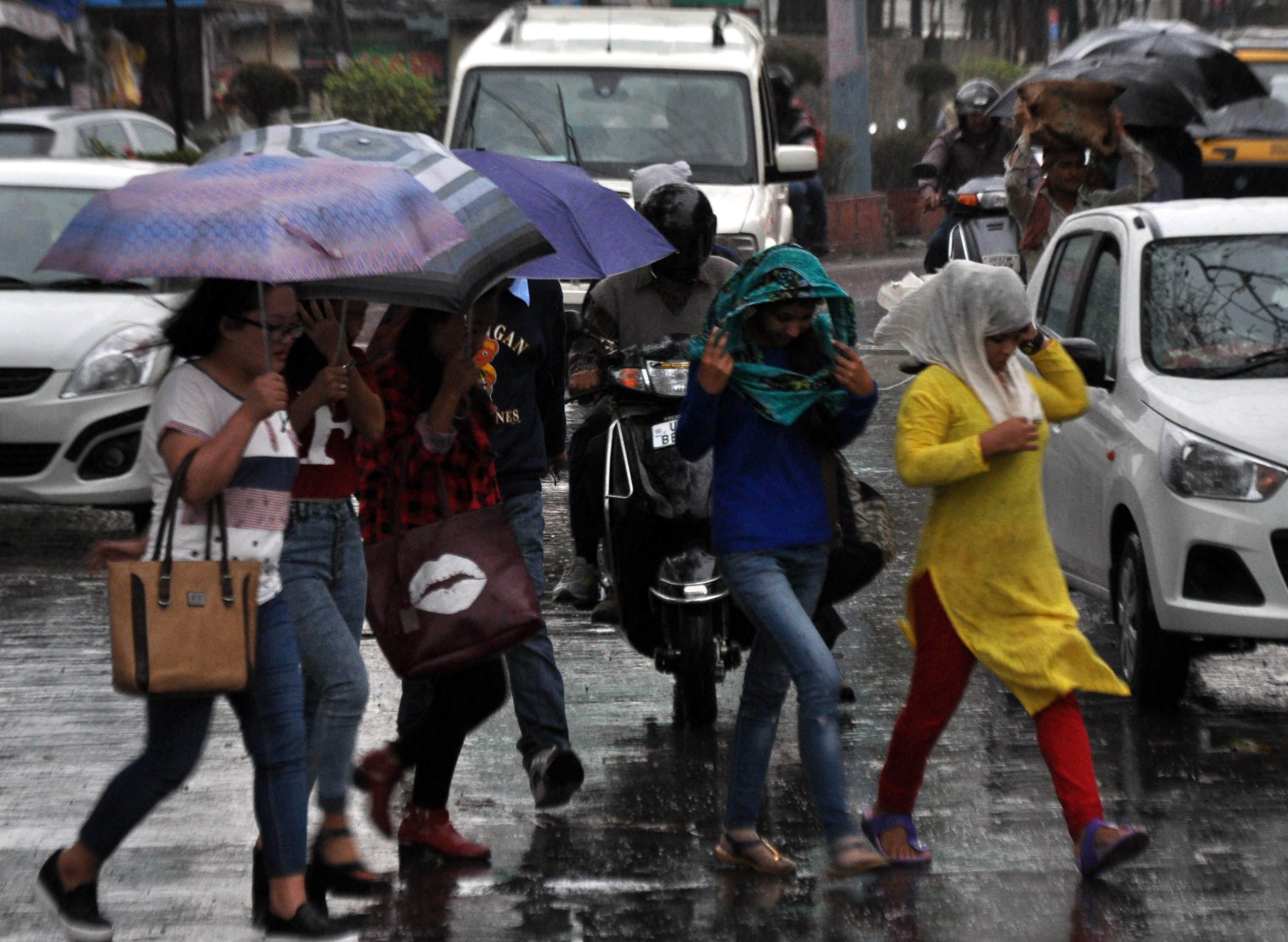 weather changed, rain in uttarakhand.