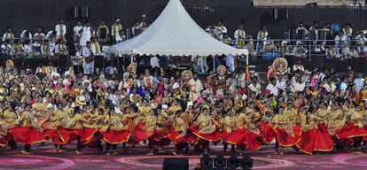 Mini worlds glimpse on world's largest cultural program