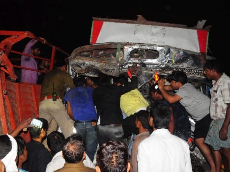 Big accident at shaheed path in Lucknow.