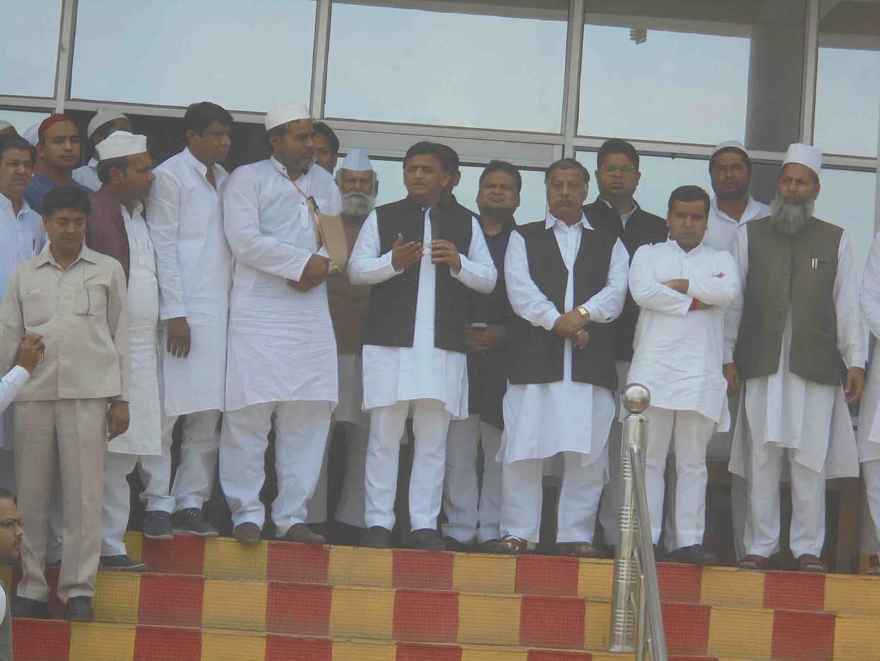 akhilesh yadav reached to tribute haji irfan