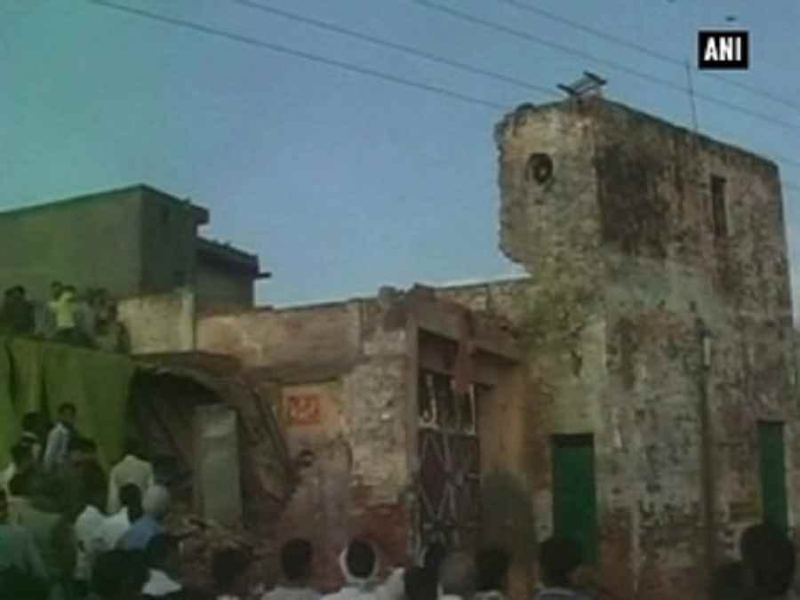 The eight-story building on the day of preparation and turned garbage