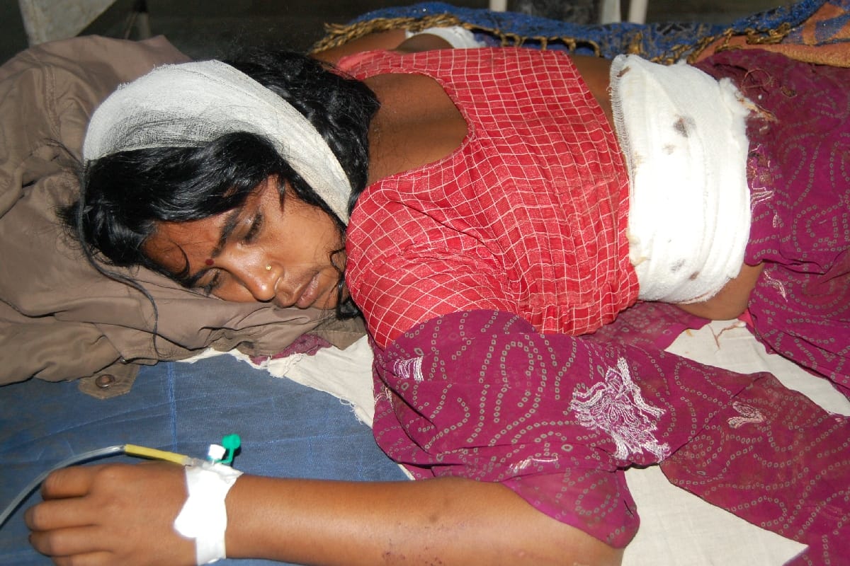 Knife dead woman killed, daughter injured