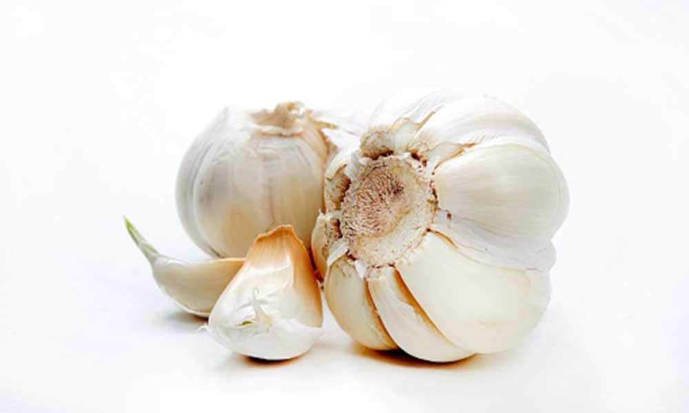 garlic for strong and healthy nails