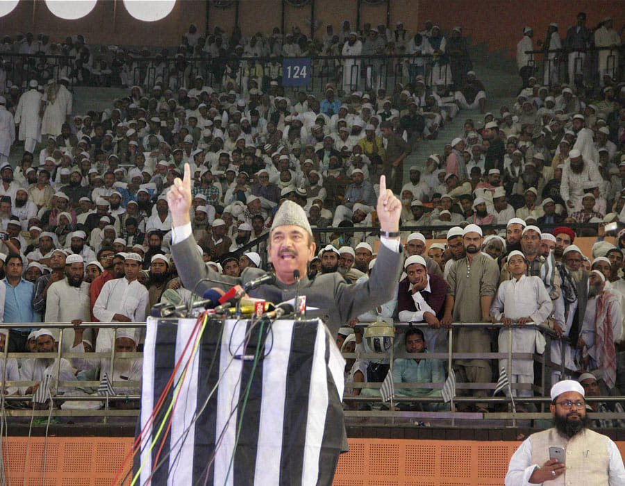 Congress leader Ghulam Nabi Azad compares RSS with IS, BJP targets.