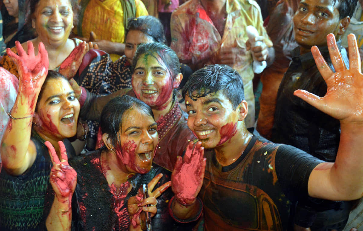 Happy Holi 2020 How to identify real and natural holi colors things to know before purchasing color