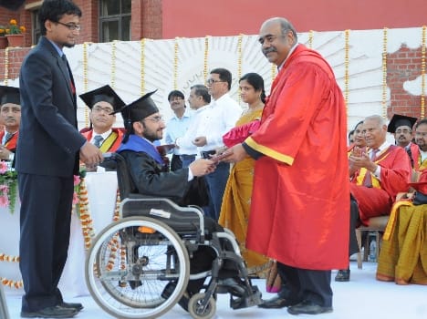 medal distribution in iim lucknow convocation