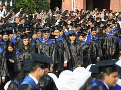 medal distribution in iim lucknow convocation