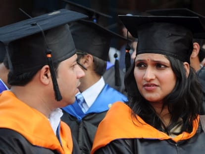 medal distribution in iim lucknow convocation