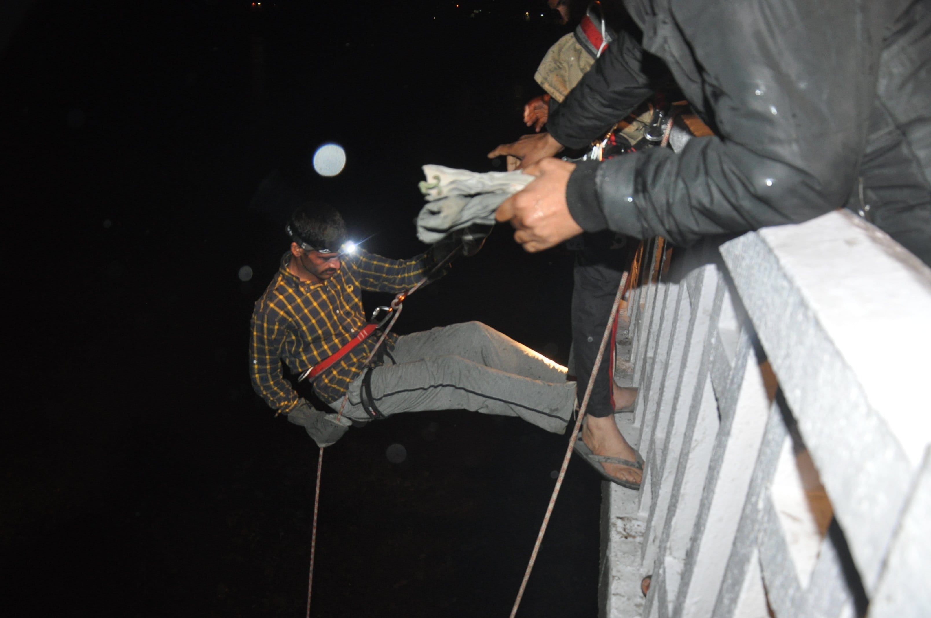 Indian Air Force landed in the river rescued dogs