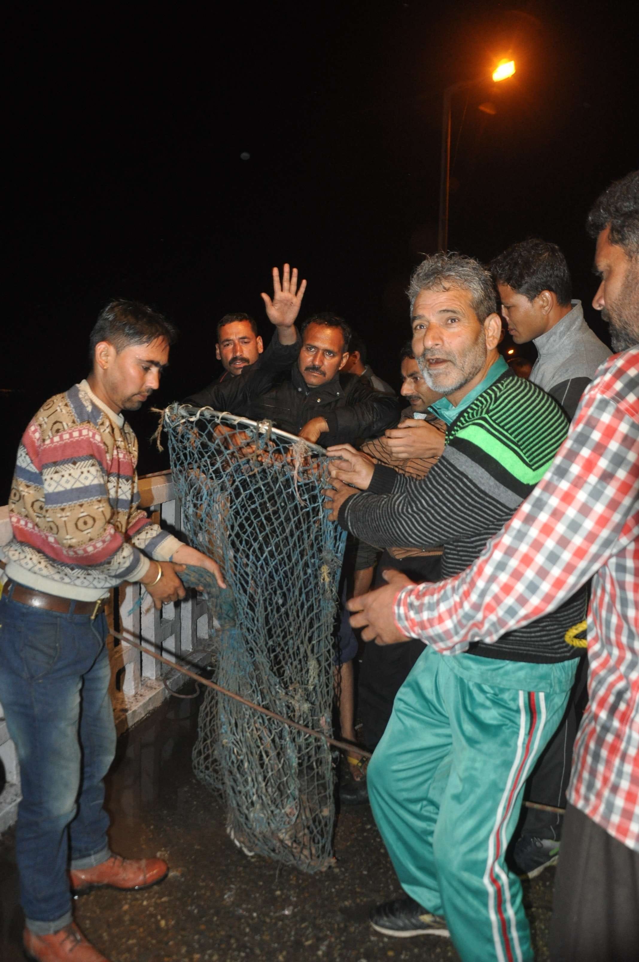 Indian Air Force landed in the river rescued dogs