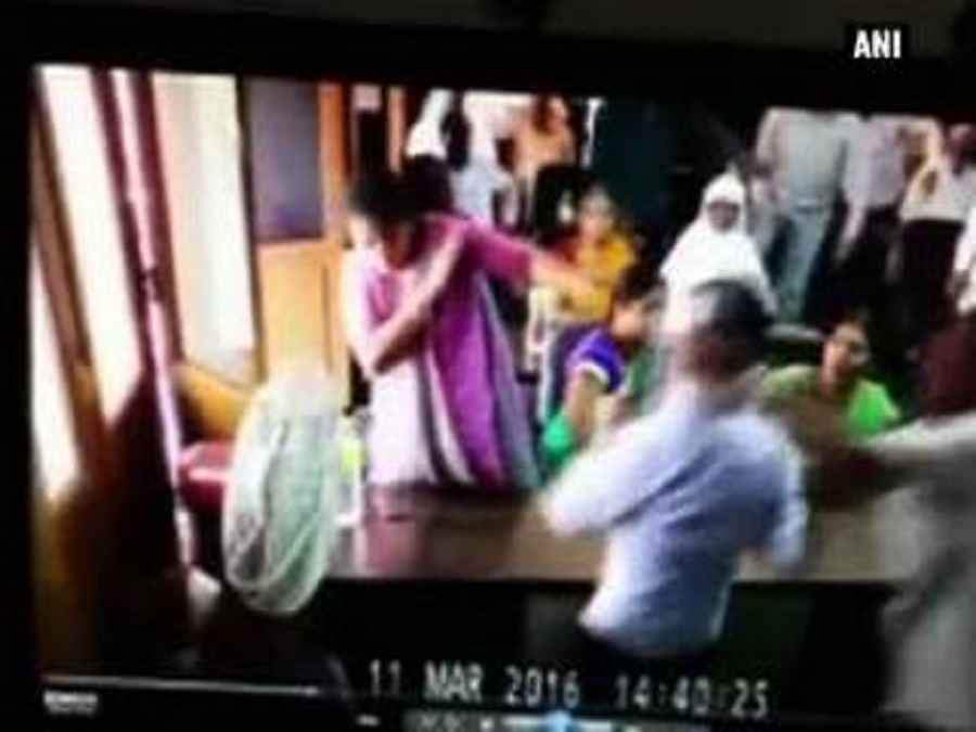 महिला को थप्पड़