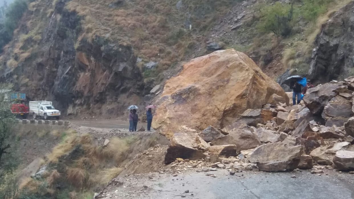 Jammu-Srinagar national highway traffic resumes for 7 houes 
