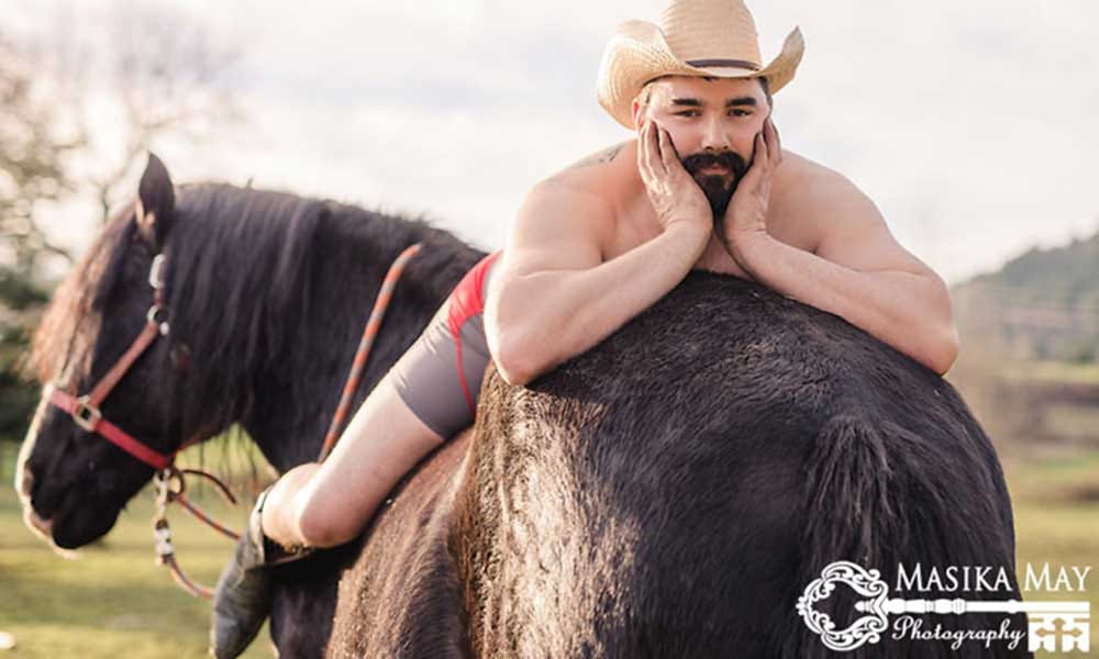 OMG Canadian man poses as sensuous model in a farmhouse