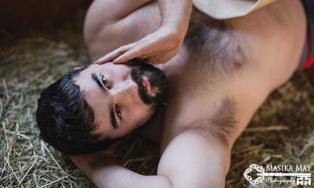 OMG Canadian man poses as sensuous model in a farmhouse