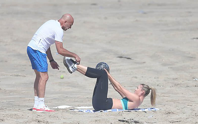 maria sharapova traing in beach