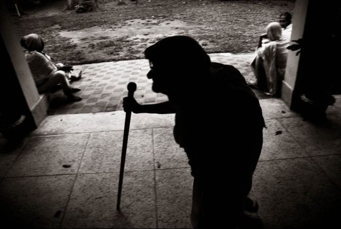 constable hostage old mother in house