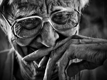 constable hostage old mother in house