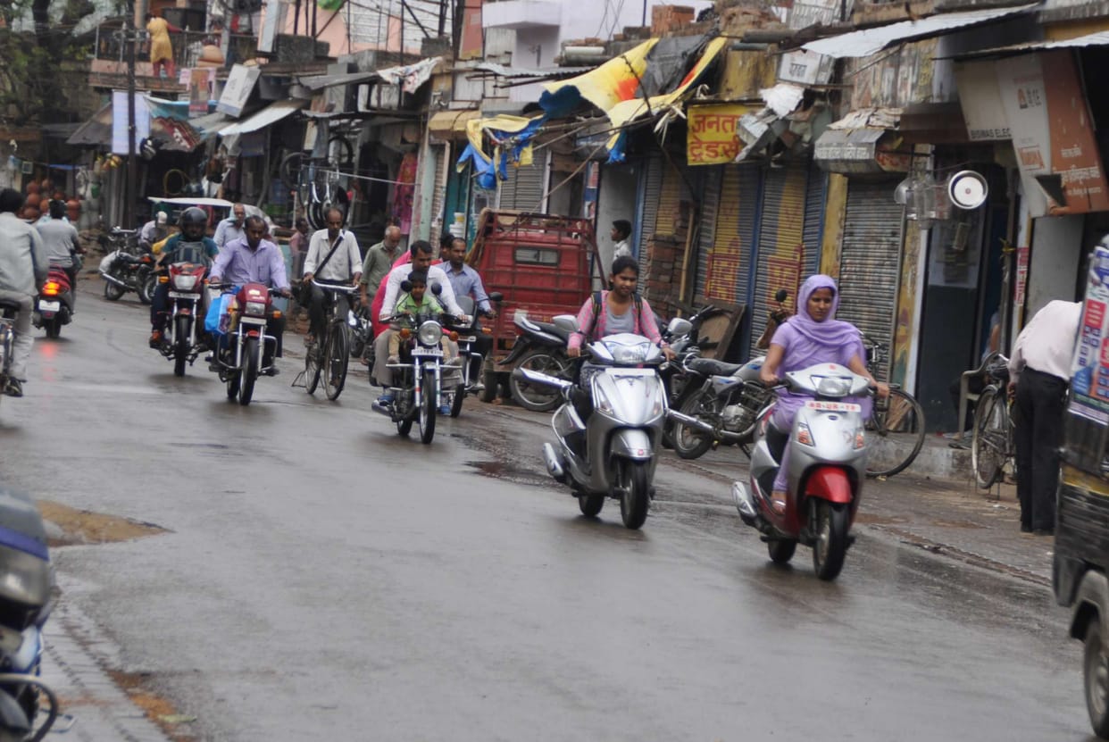 Drizzle with strong wind