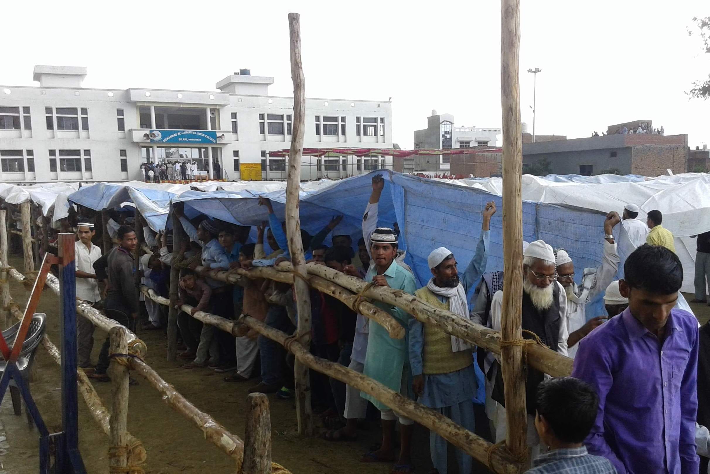 akhilesh yadav reached to tribute haji irfan