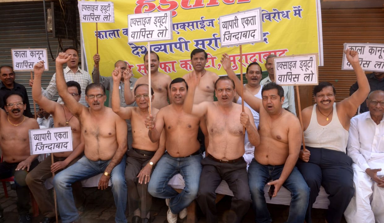 jwellers protest against central government in nude position