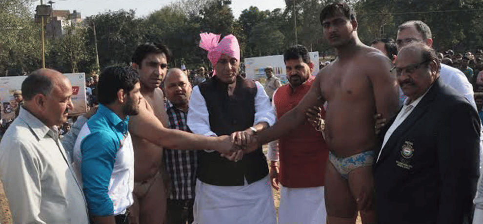 Rajnath Singh and wrestler visited the Cirque pits