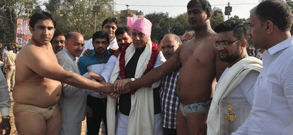 Rajnath Singh and wrestler visited the Cirque pits