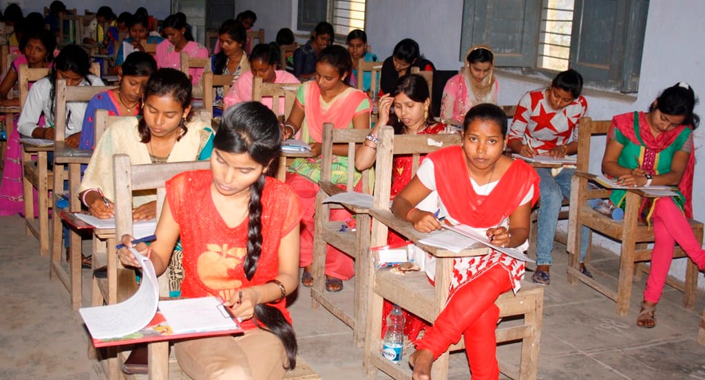 Three students Rstiket