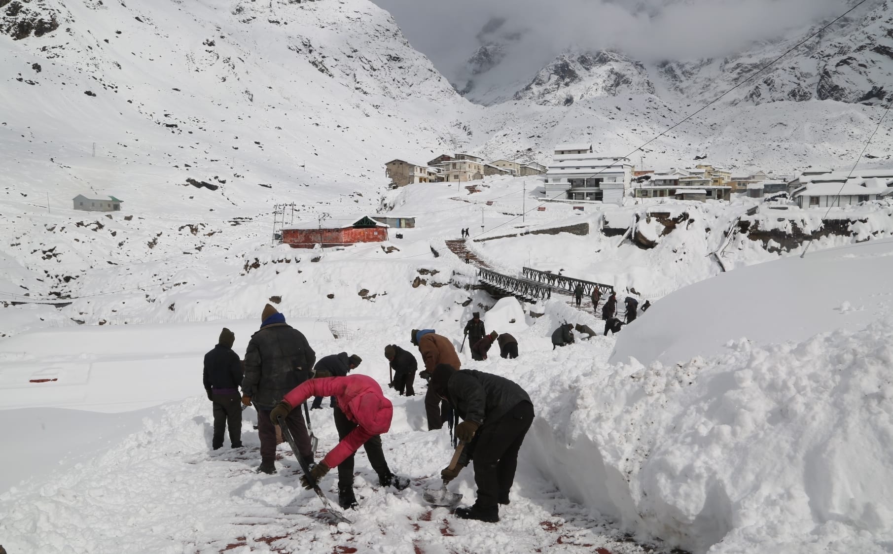 three feet snow fall in Kedarnath.