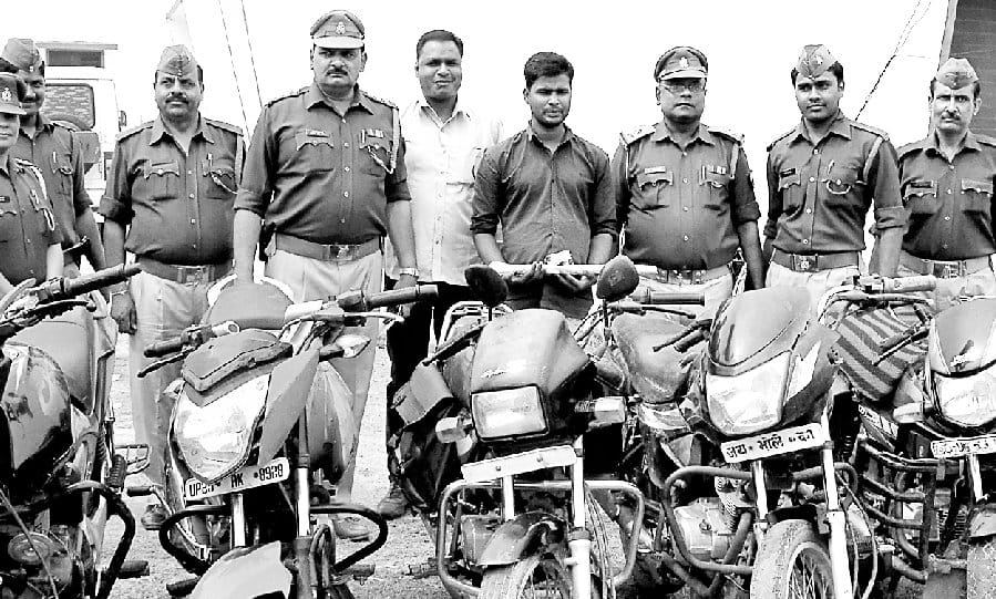 Two gangs of thieves , revealing nine bikes and three cars recovered