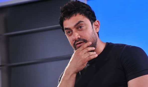 Aamir Khan turns 51, celebrates by cutting cake