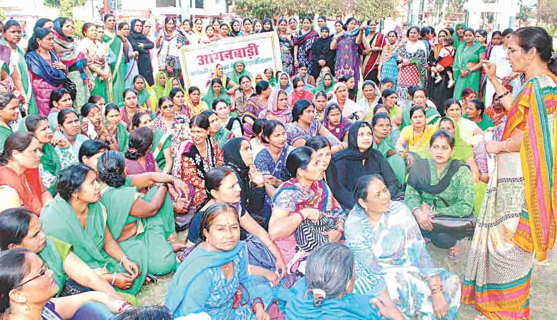 Notice to five aanganwadi worker 