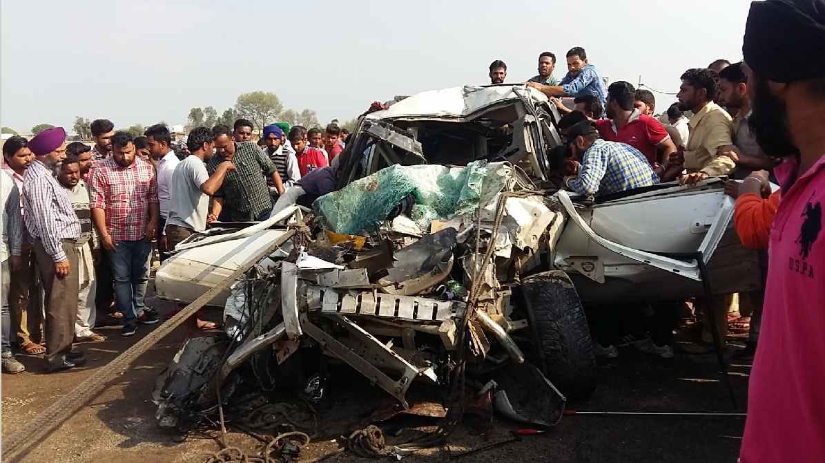brutal road accident in bathinda, 4 killed, 2 serious
