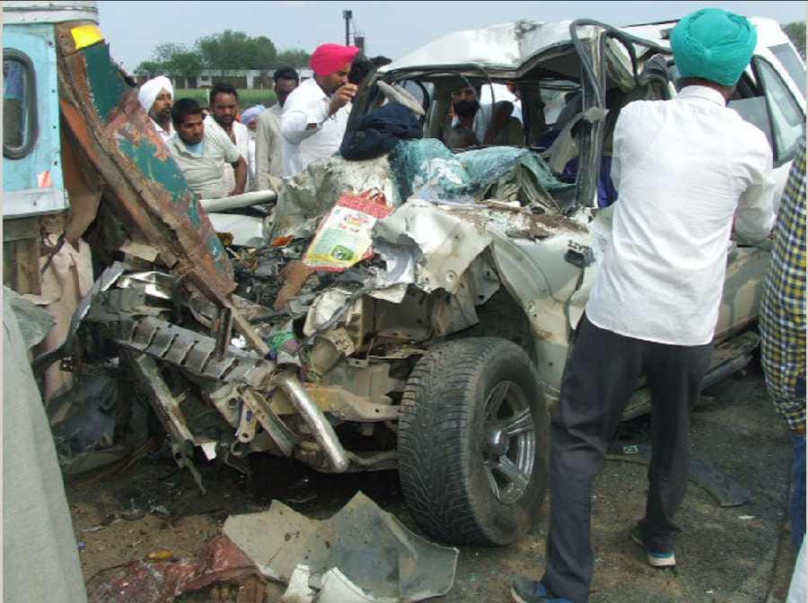 brutal road accident in bathinda, 4 killed, 2 serious
