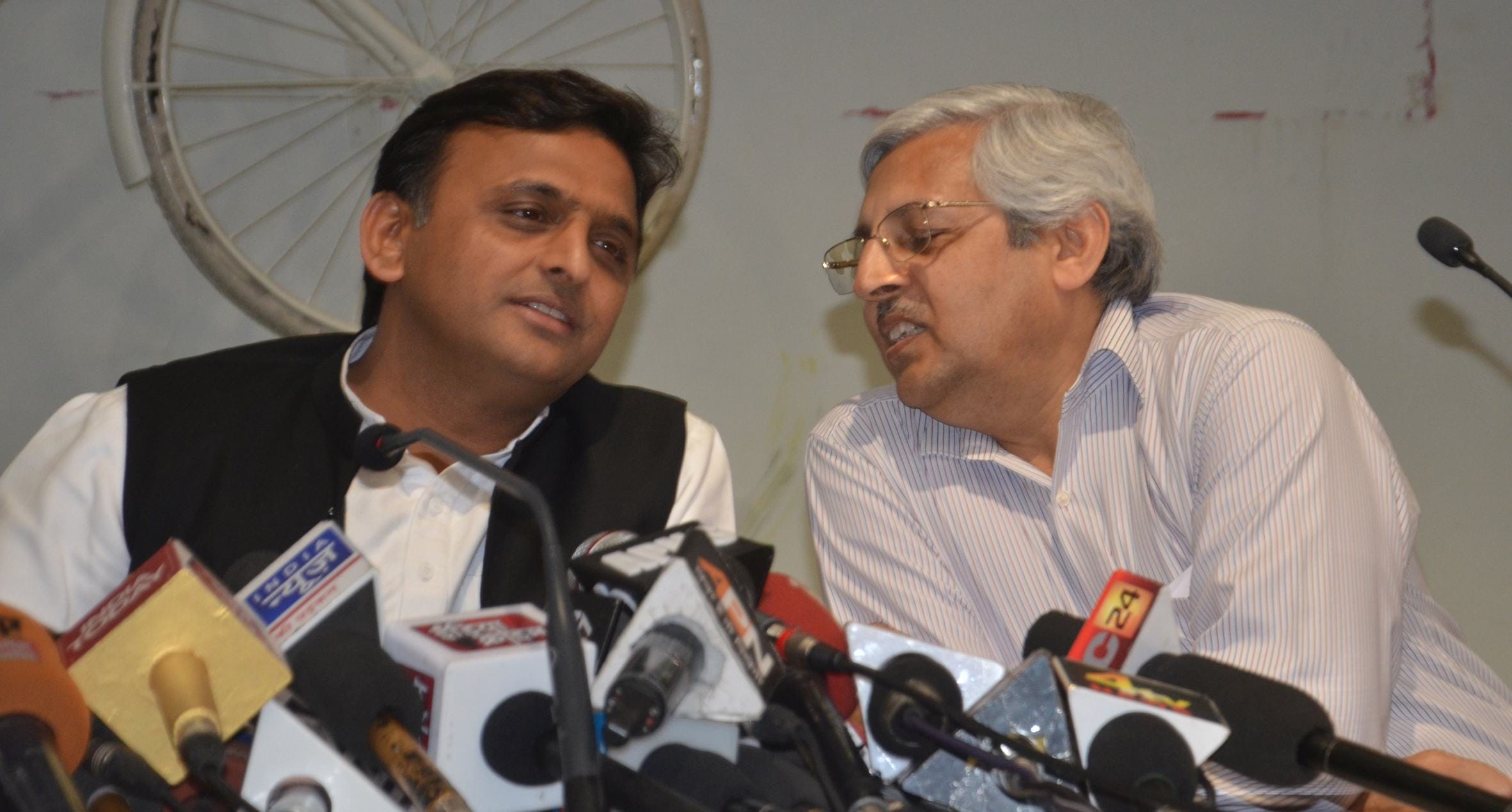 UP CM Akhilesh Yadav launched comics teepu ka afsana.