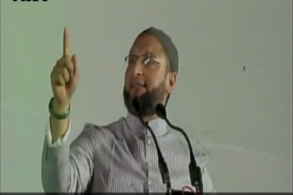 owaisi verbal attack on akhilesh yadav vikas yatra