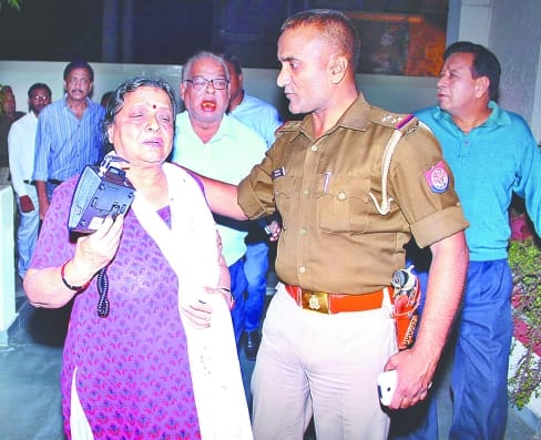 kaagaj kaarobaaree ke bete ka apaharan Paper businessman son kidnapped