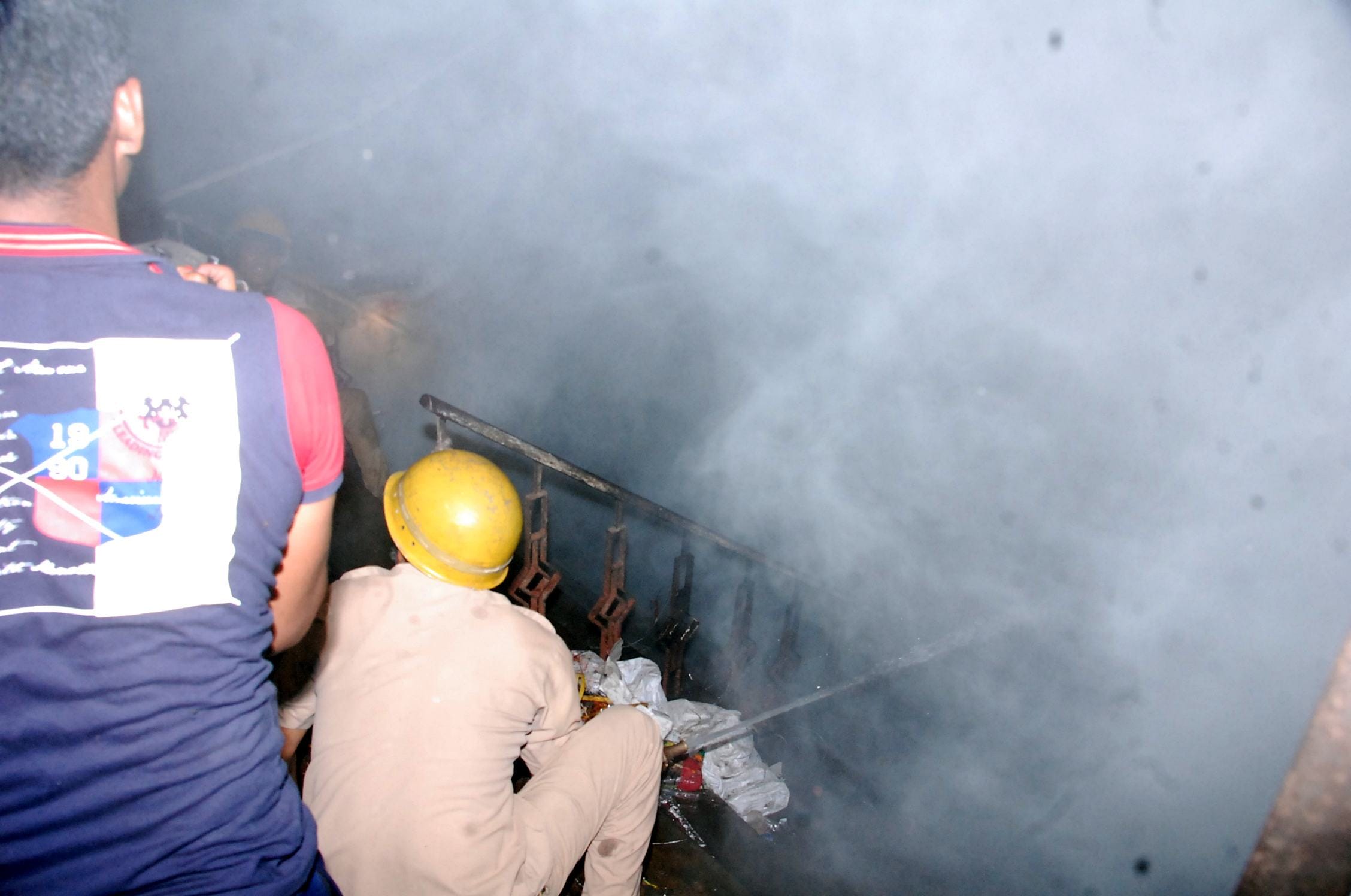 fire in aminabad 