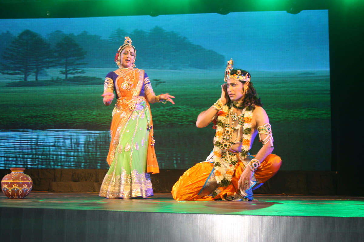hema malini dances as radha in a program