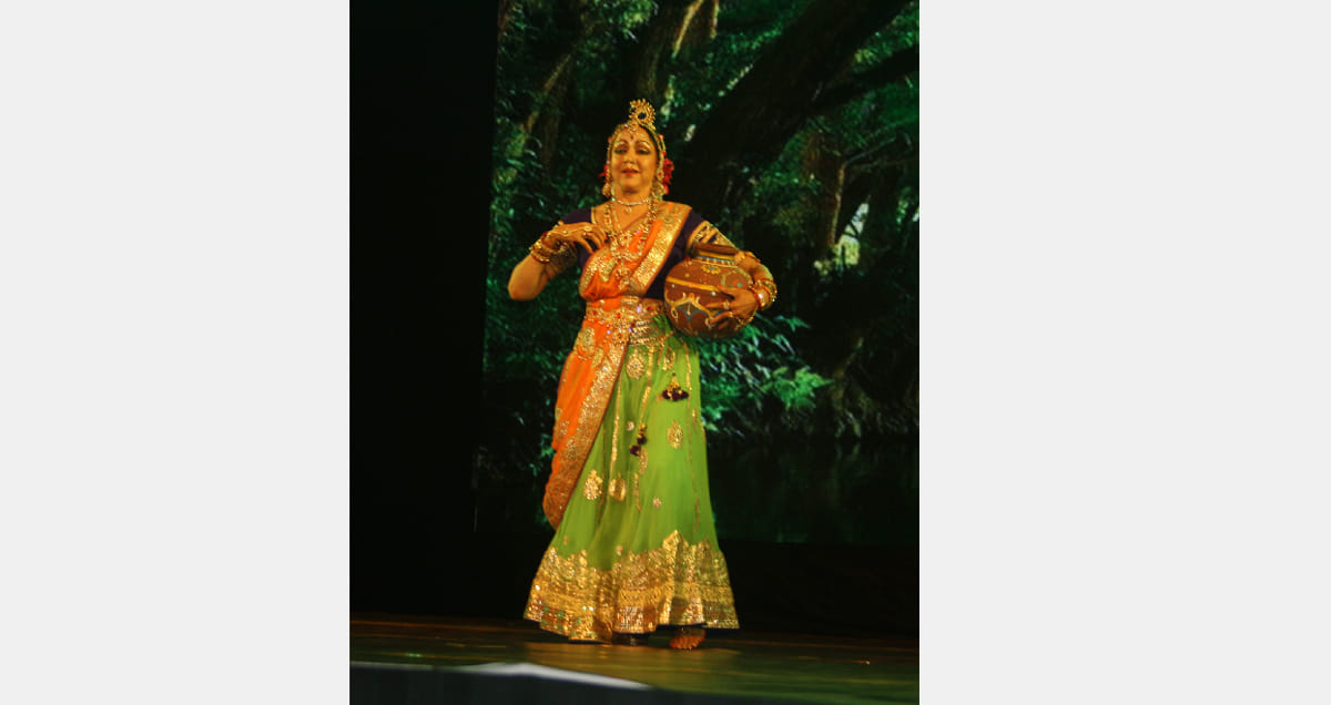 hema malini dances as radha in a program
