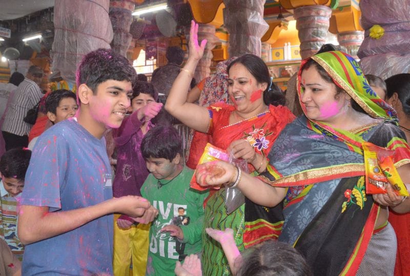 holi festival in dwarikadheesh temple goingon