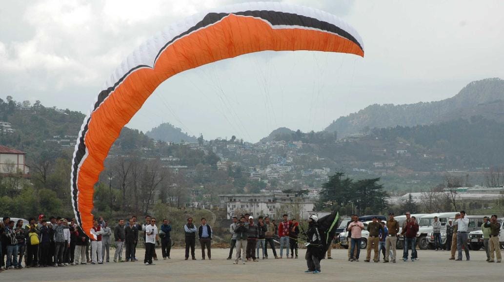 Paragliding competition start