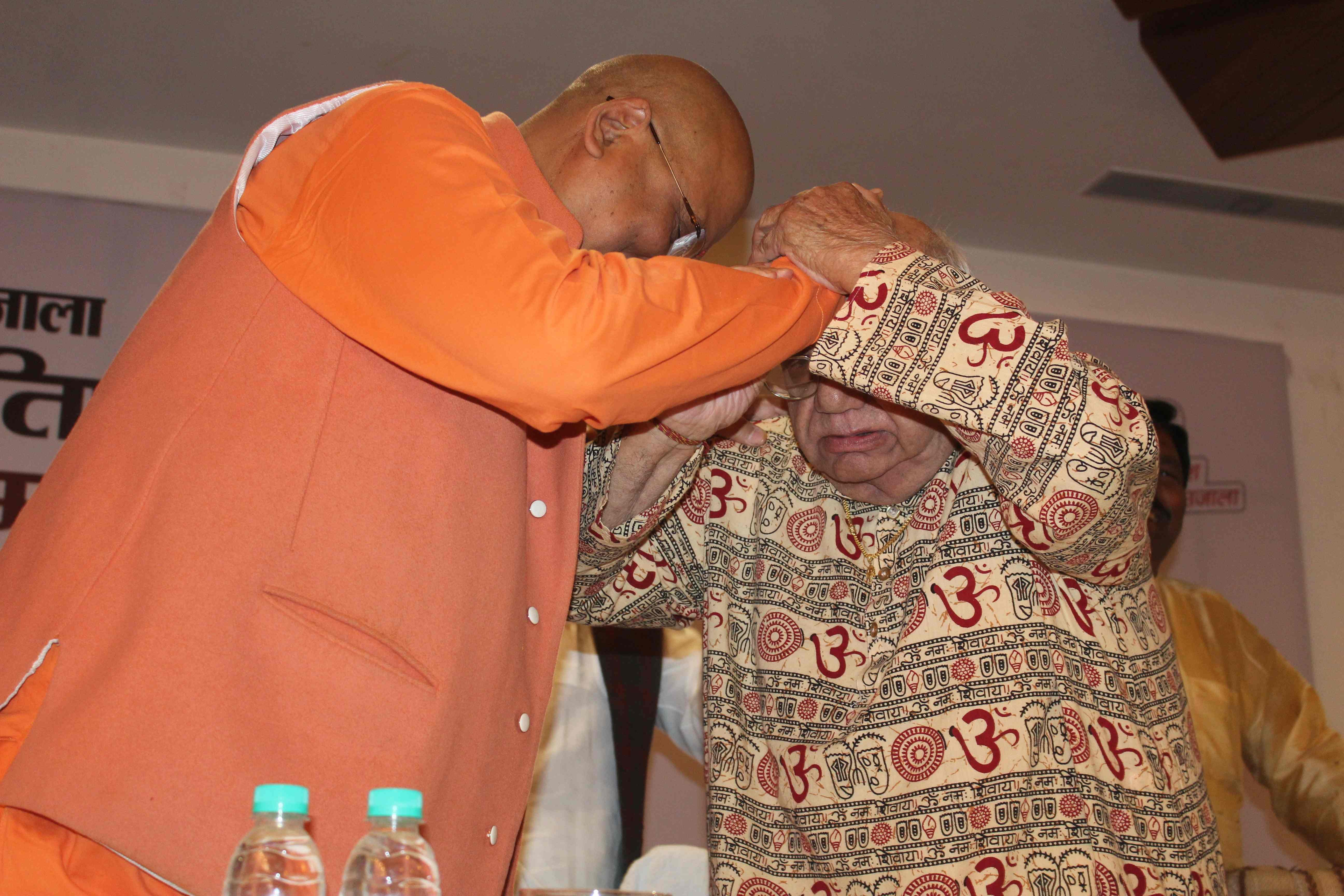 photos of amar ujala jyotish mahakumbh second day.