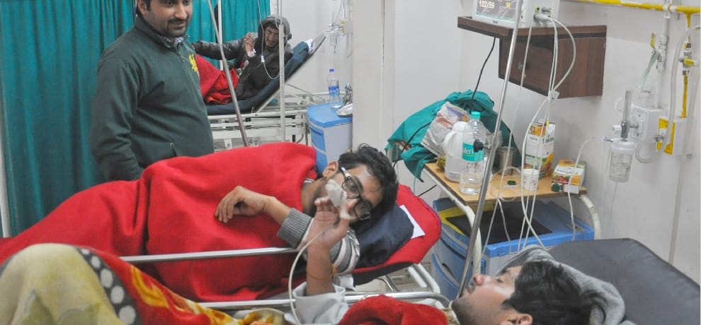  engineering students rescued from chandrekhani hills kullu.